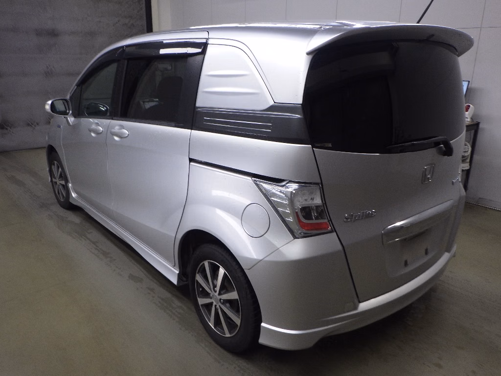 HONDA FREED SPIKE