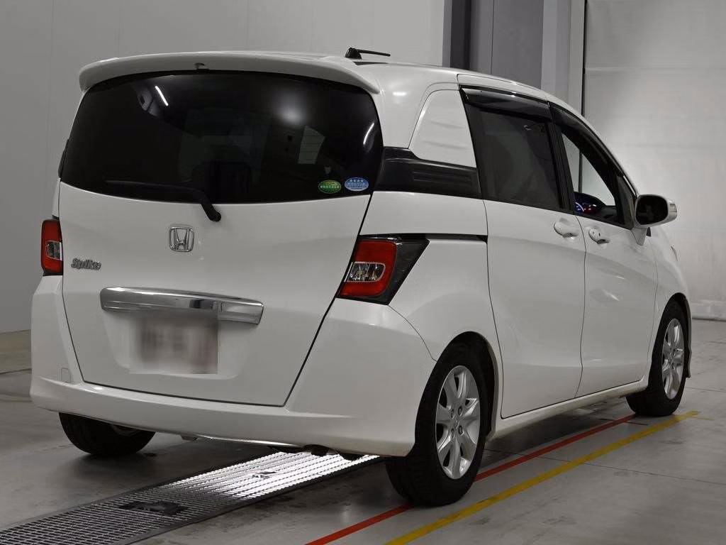 HONDA FREED SPIKE