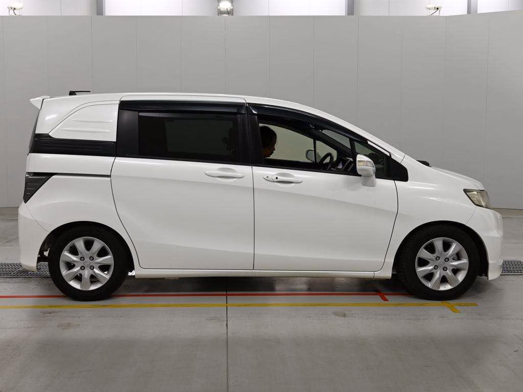 HONDA FREED SPIKE