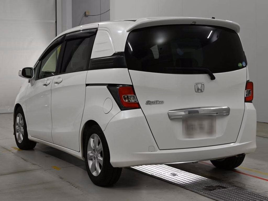 HONDA FREED SPIKE