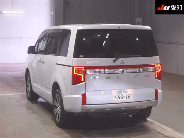 MITSUBISHI DELICA D:5