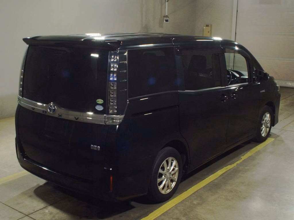 TOYOTA VOXY