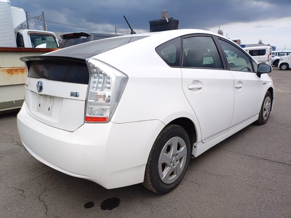 TOYOTA PRIUS