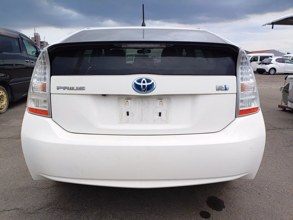 TOYOTA PRIUS