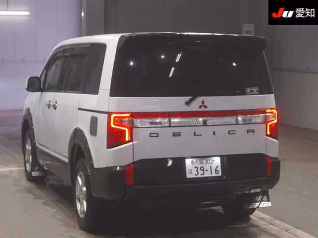 MITSUBISHI DELICA D:5