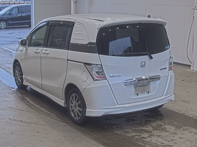 HONDA FREED SPIKE
