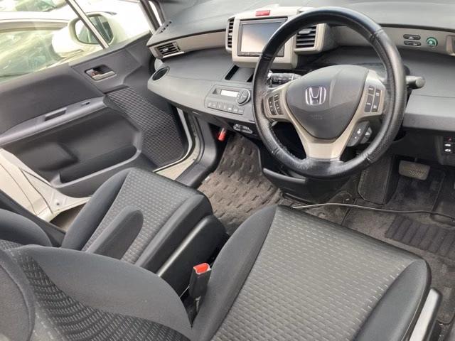 HONDA FREED SPIKE