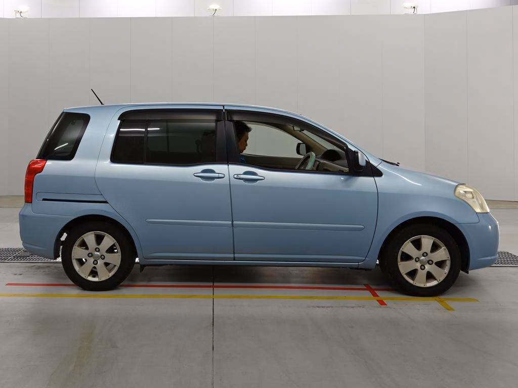 TOYOTA RAUM