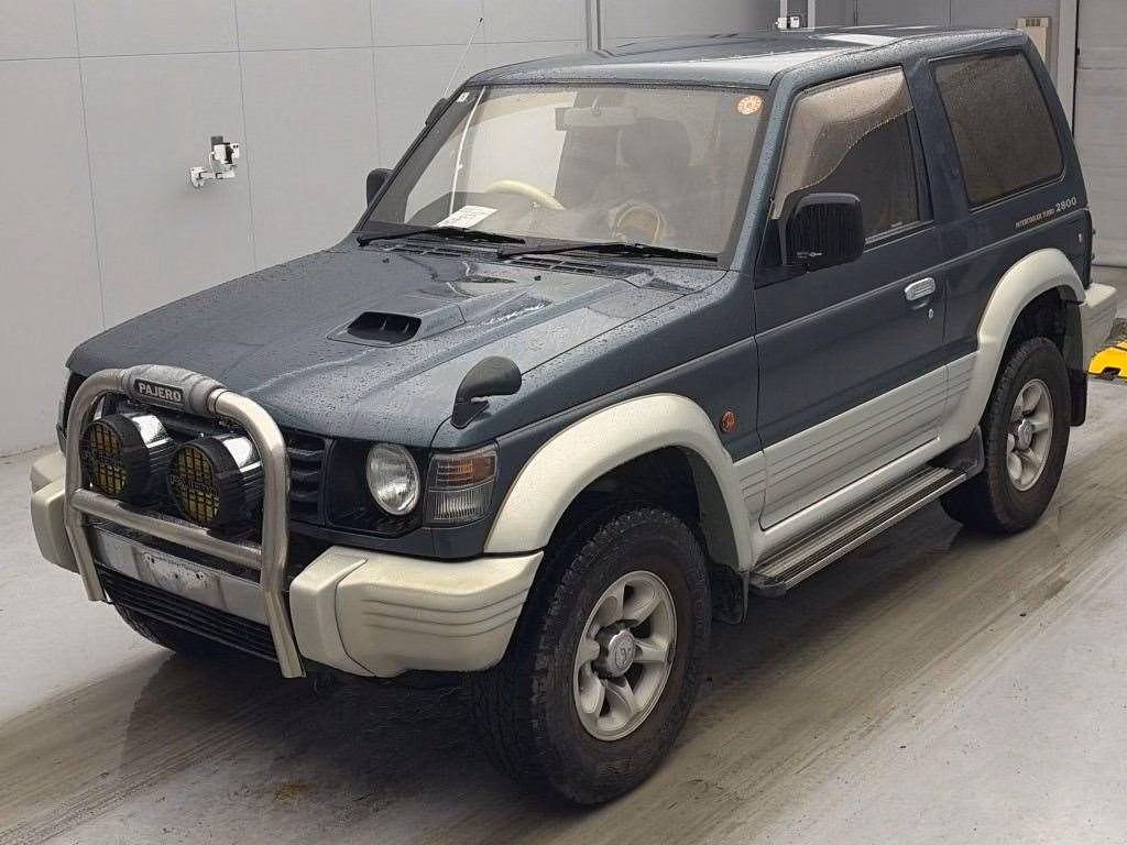 MITSUBISHI PAJERO
