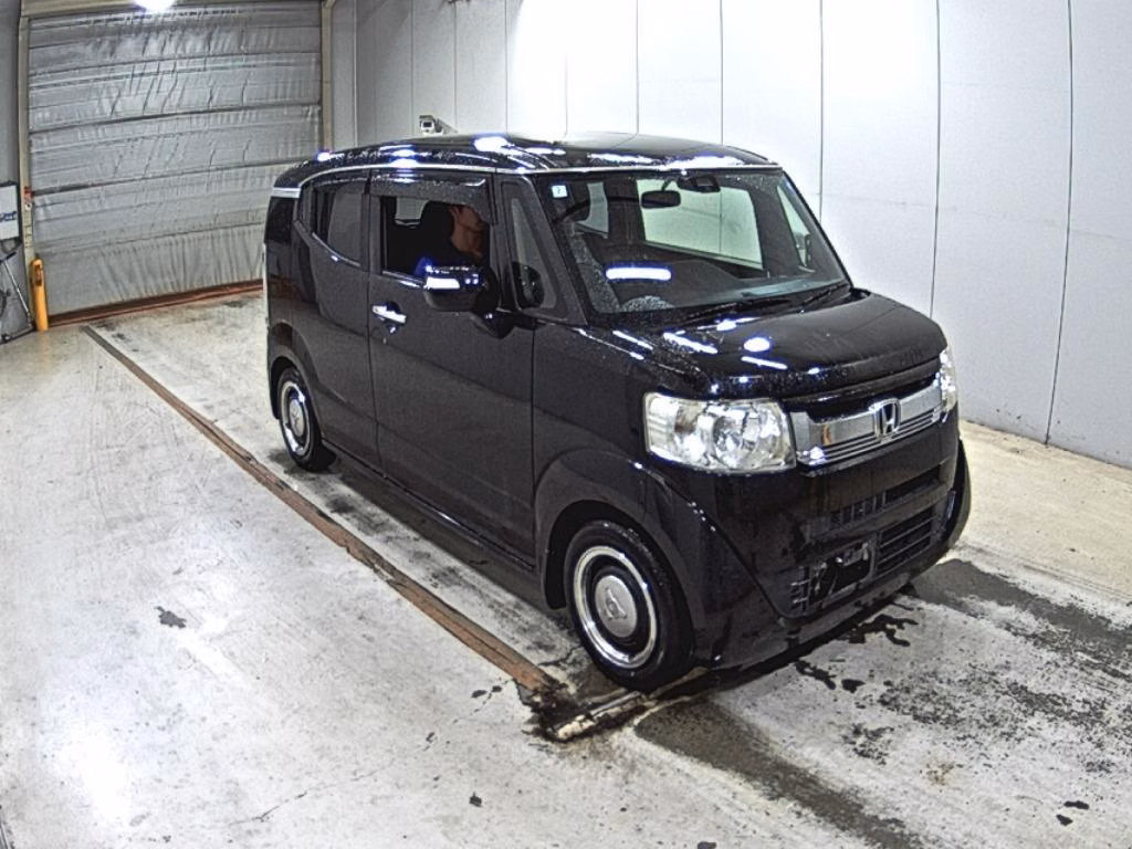 HONDA N-BOX SLASH