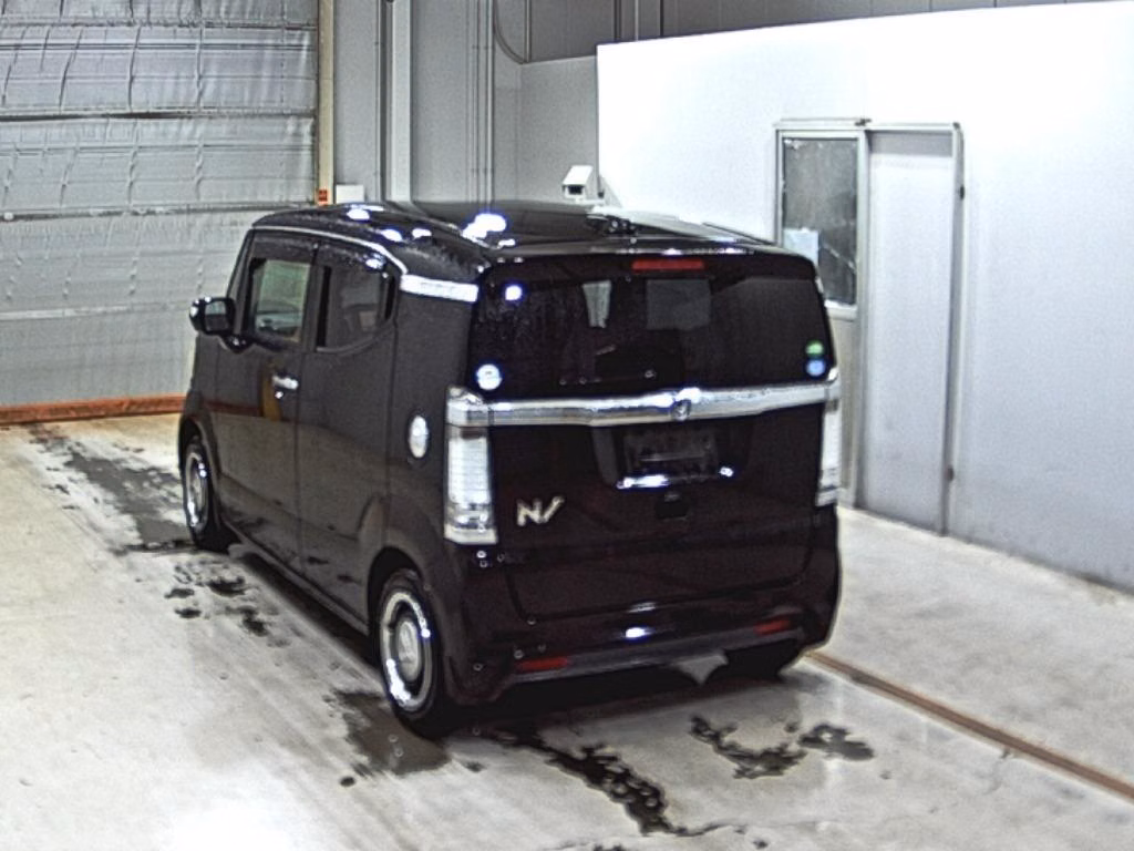 HONDA N-BOX SLASH