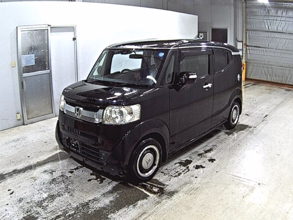 HONDA N-BOX SLASH