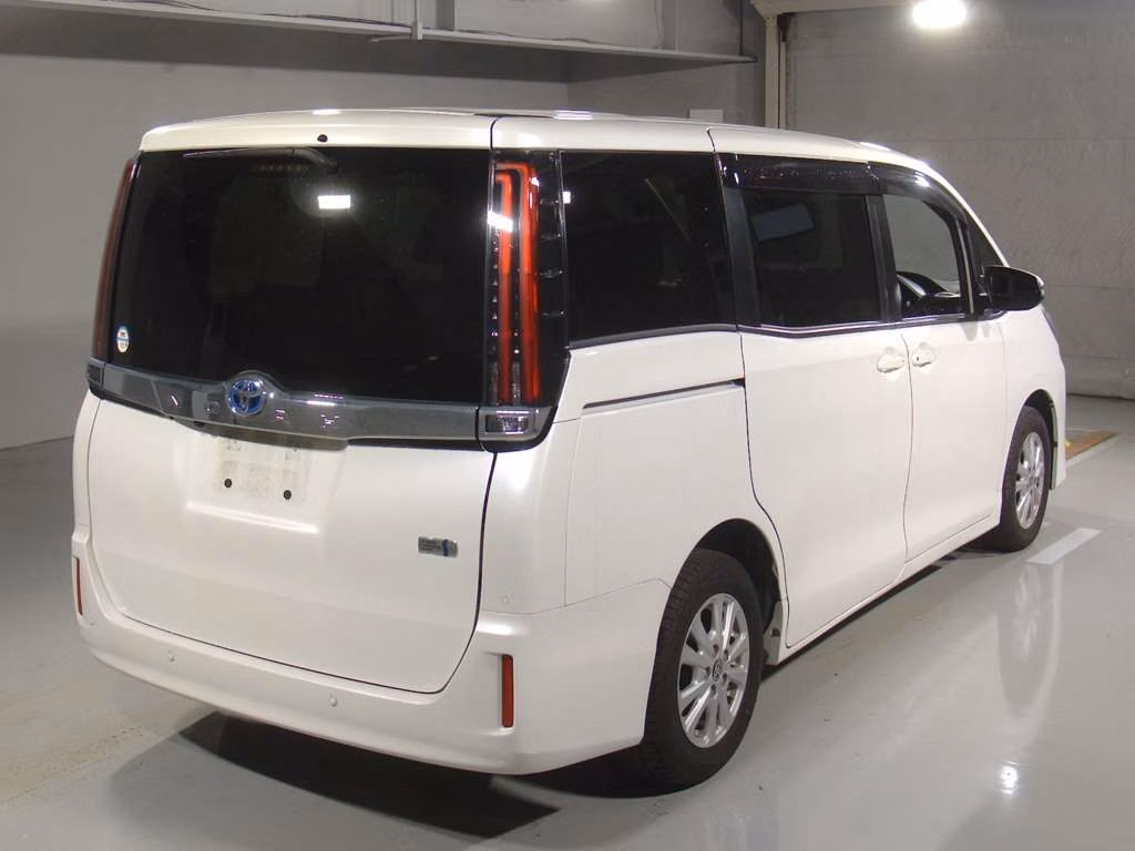 TOYOTA NOAH