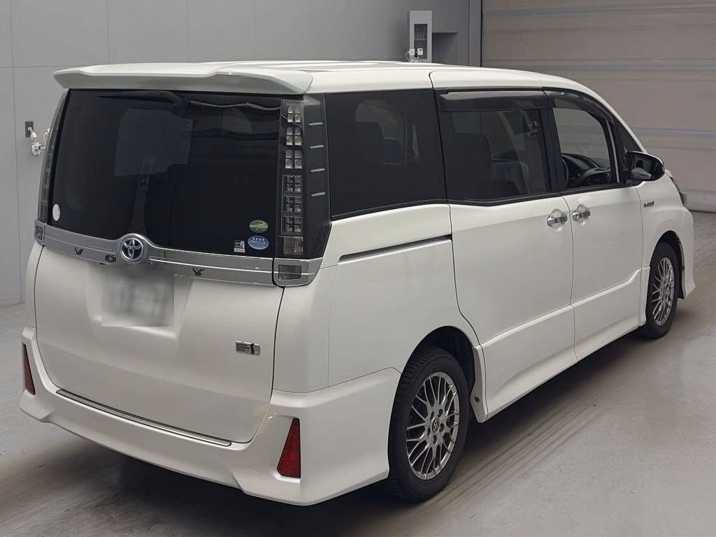 TOYOTA VOXY