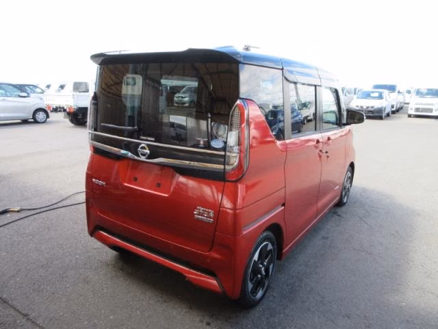 NISSAN ROOX