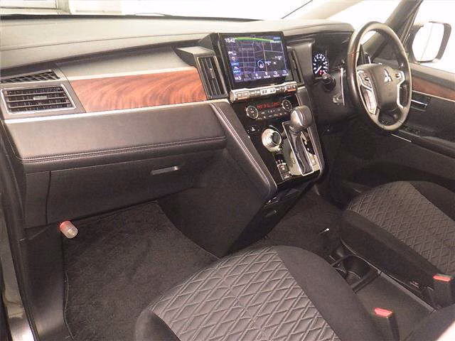 MITSUBISHI DELICA D:5