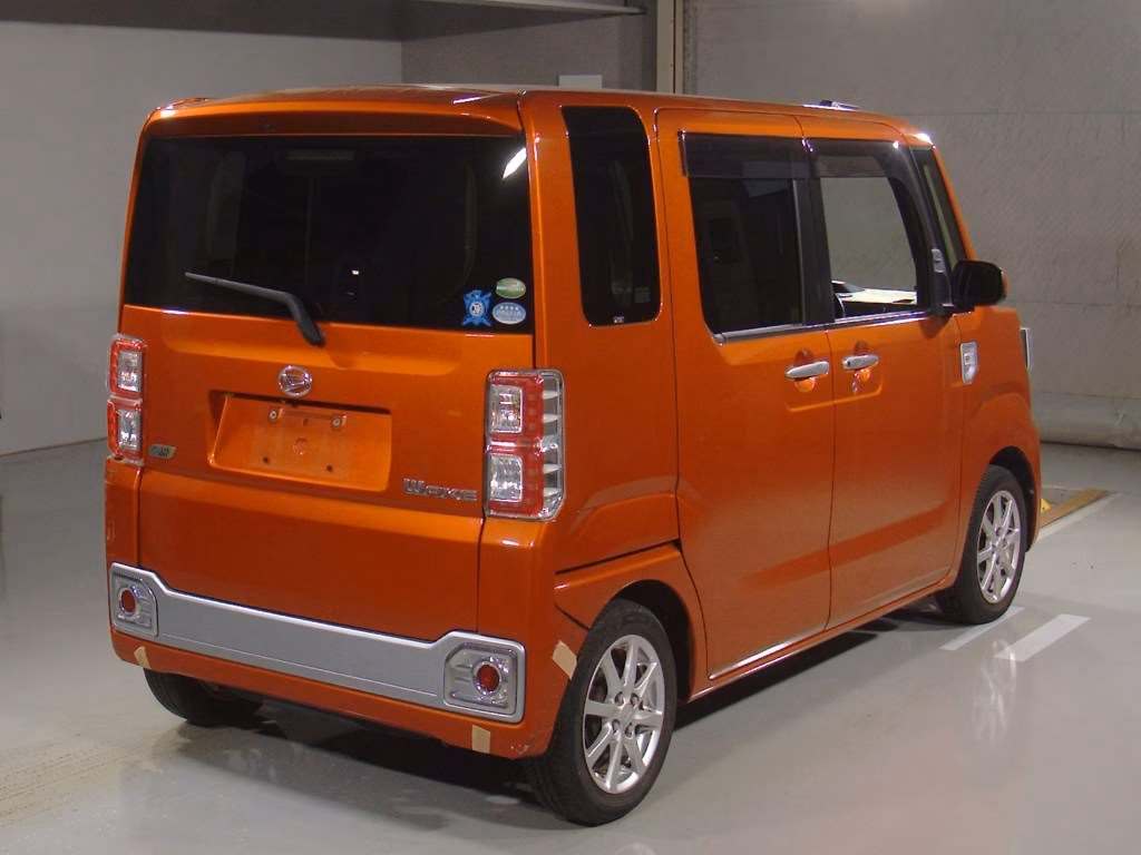 DAIHATSU WAKE
