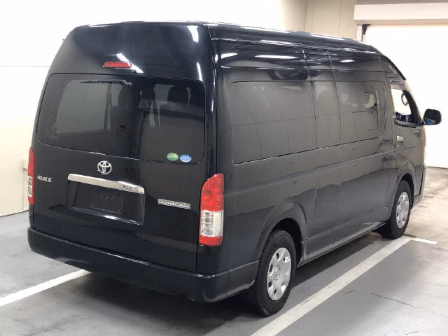 TOYOTA HIACE