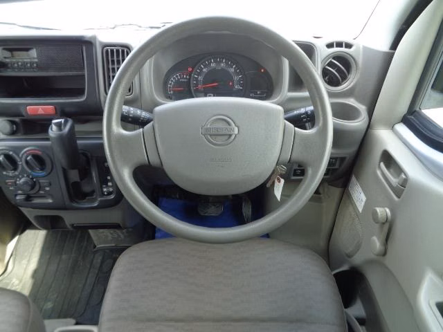 NISSAN NV100 CLIPPER