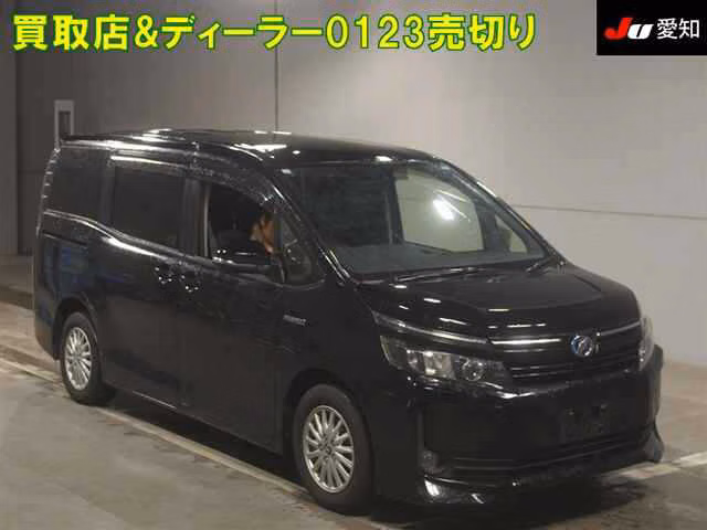 TOYOTA VOXY