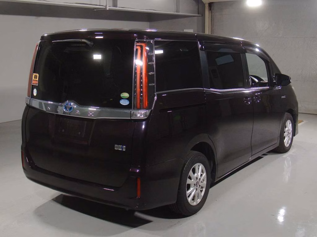 TOYOTA NOAH