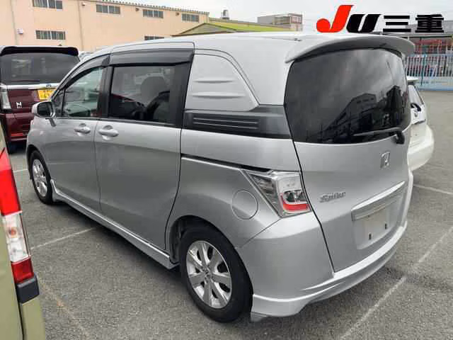 HONDA FREED SPIKE