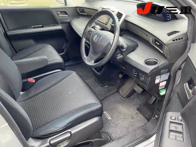 HONDA FREED SPIKE