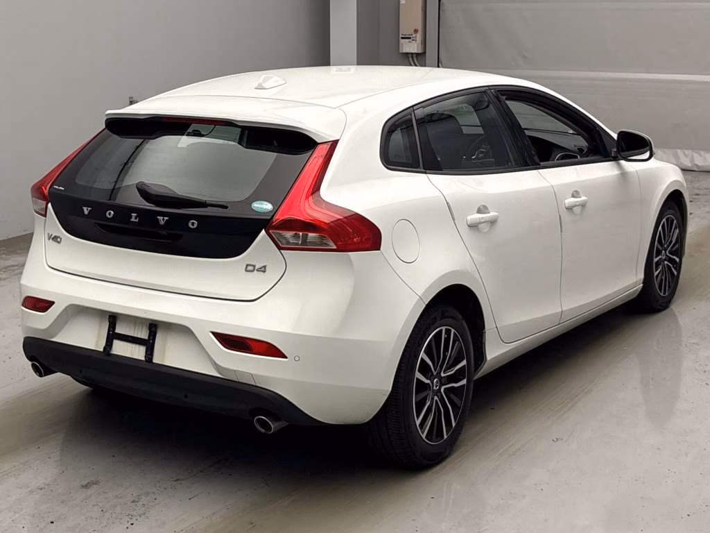 VOLVO V40