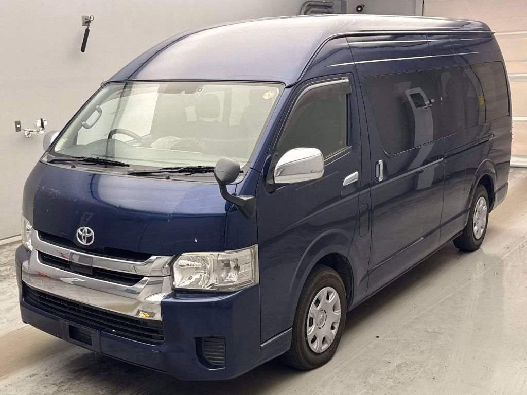 TOYOTA HIACE
