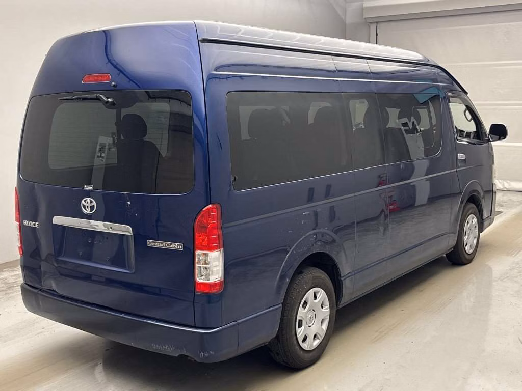 TOYOTA HIACE
