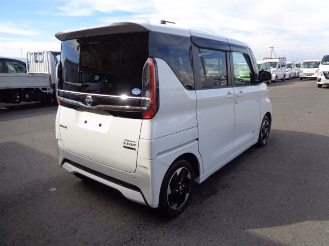 NISSAN ROOX