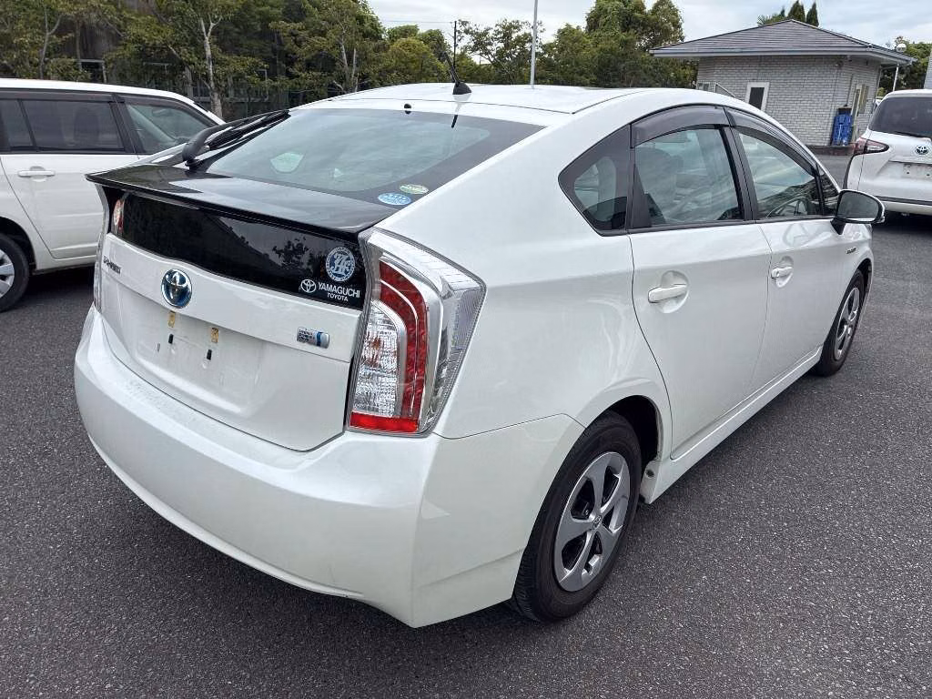 TOYOTA PRIUS