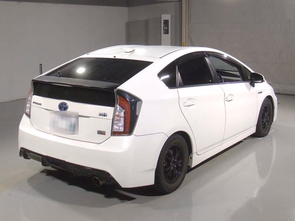 TOYOTA PRIUS