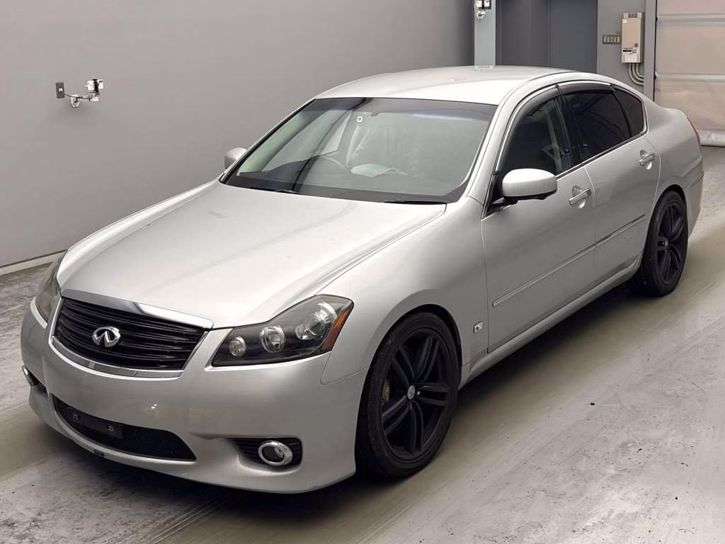 NISSAN FUGA