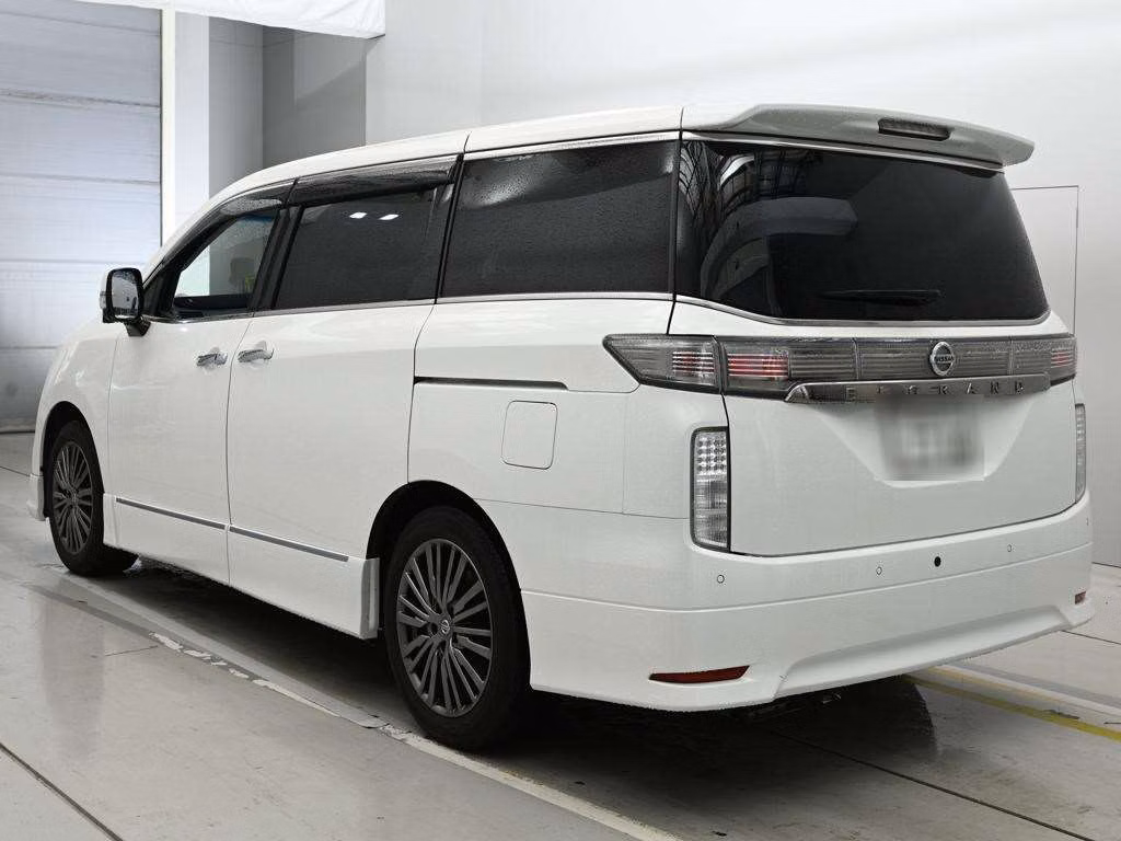 NISSAN ELGRAND