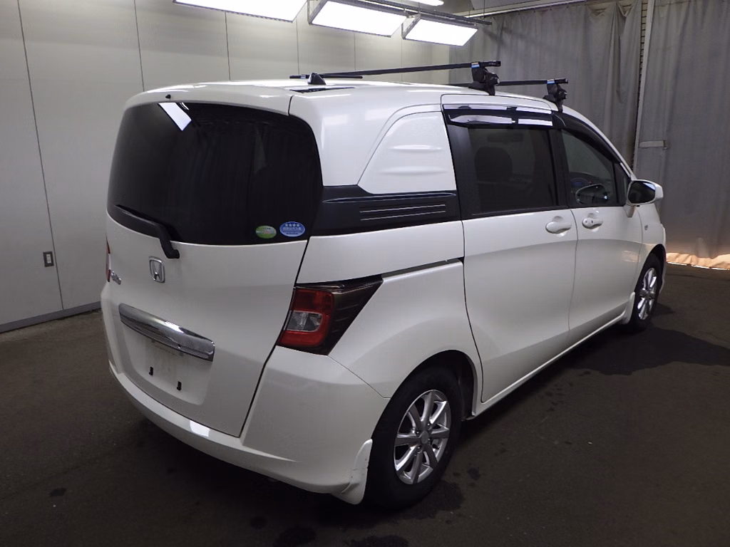 HONDA FREED SPIKE