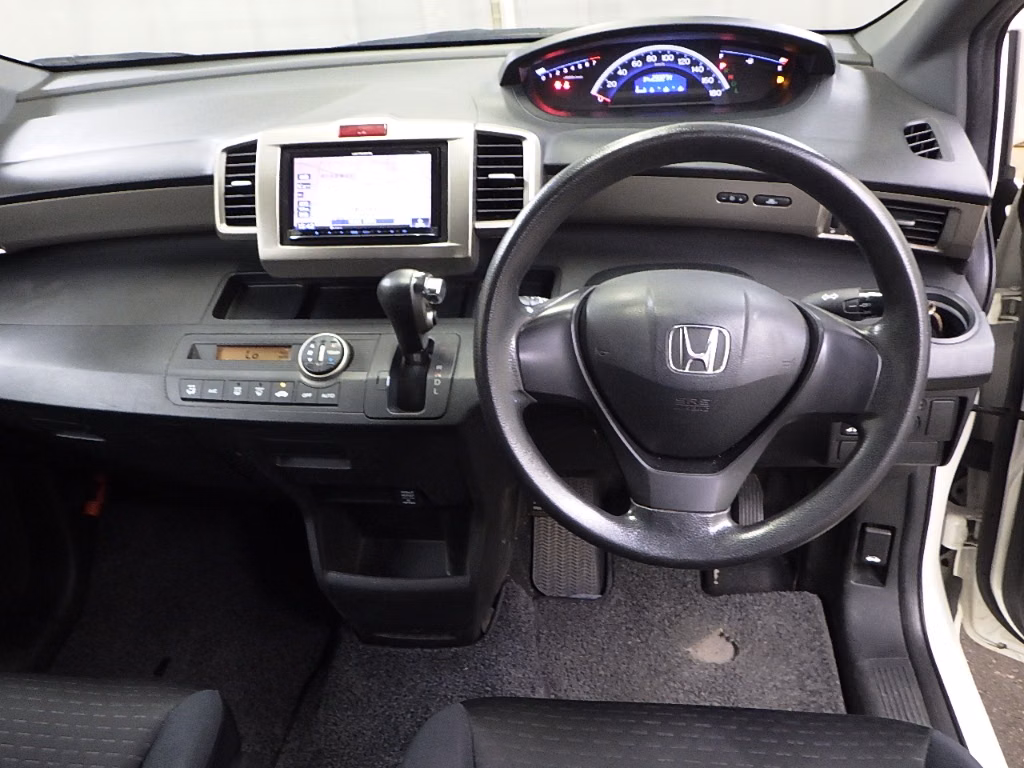 HONDA FREED SPIKE