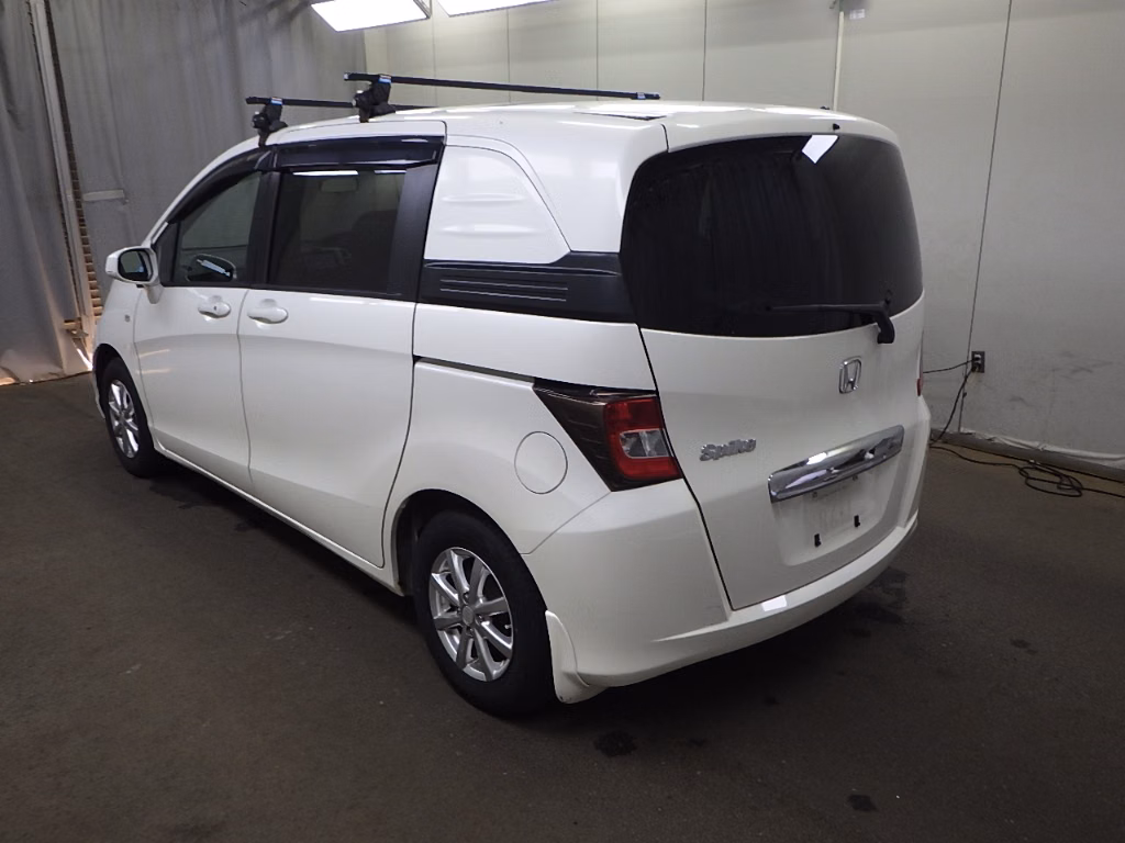 HONDA FREED SPIKE