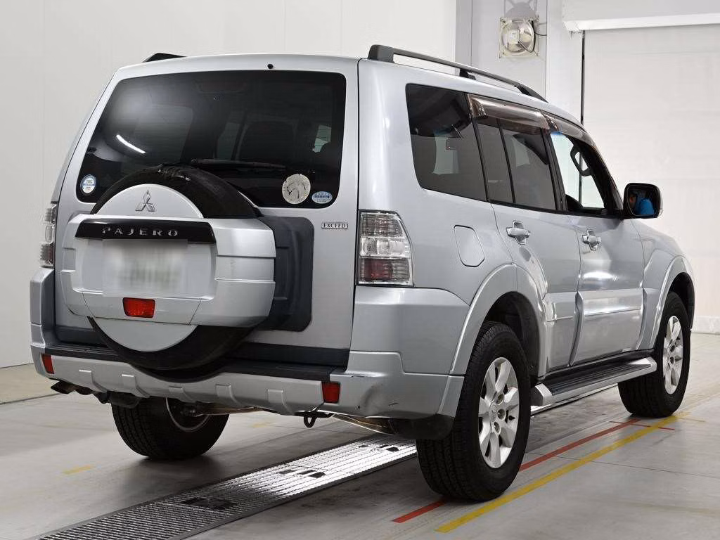 MITSUBISHI PAJERO