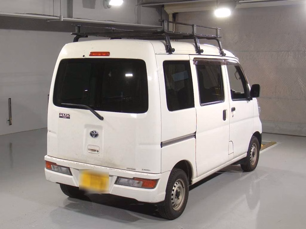 TOYOTA PIXIS VAN