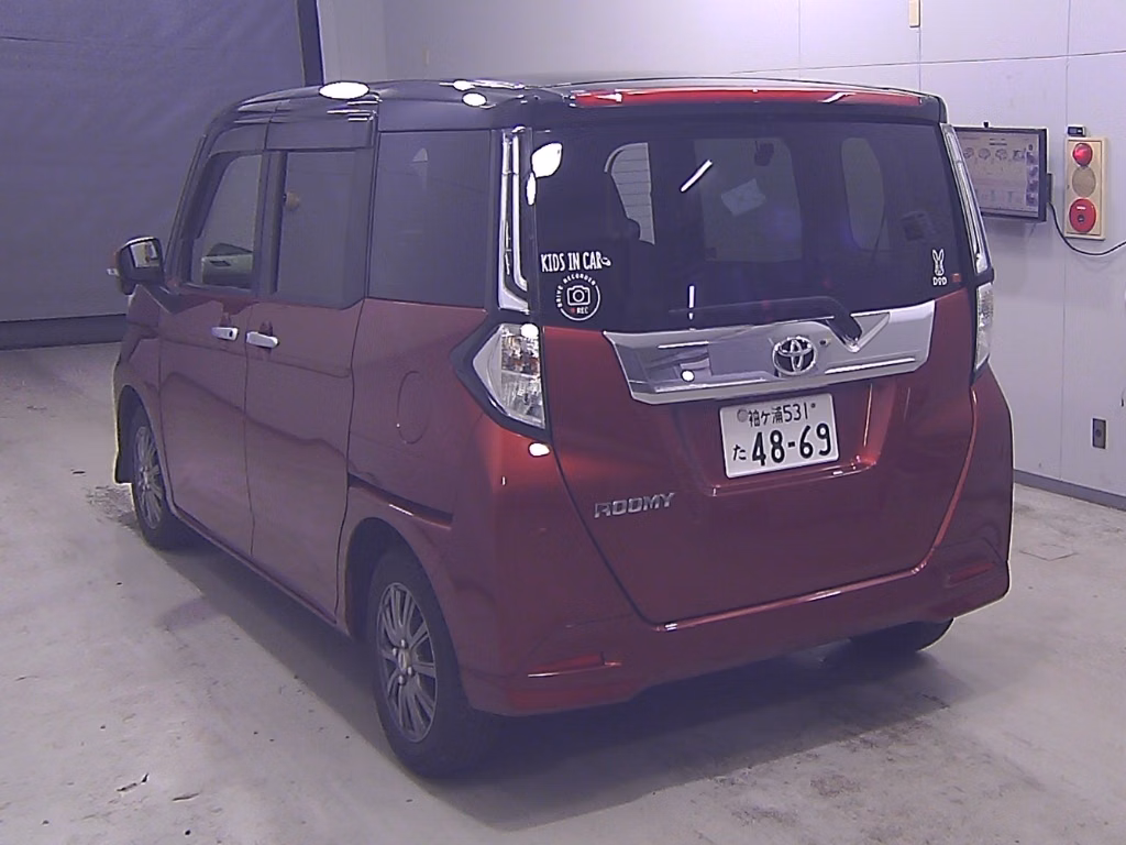 TOYOTA ROOMY