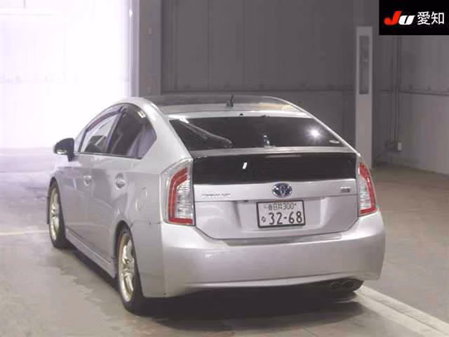 TOYOTA PRIUS
