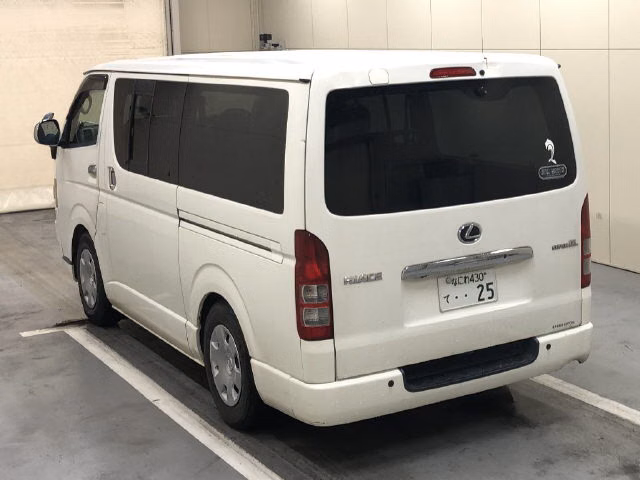TOYOTA REGIUS ACE