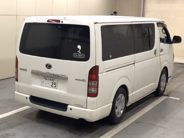 TOYOTA REGIUS ACE