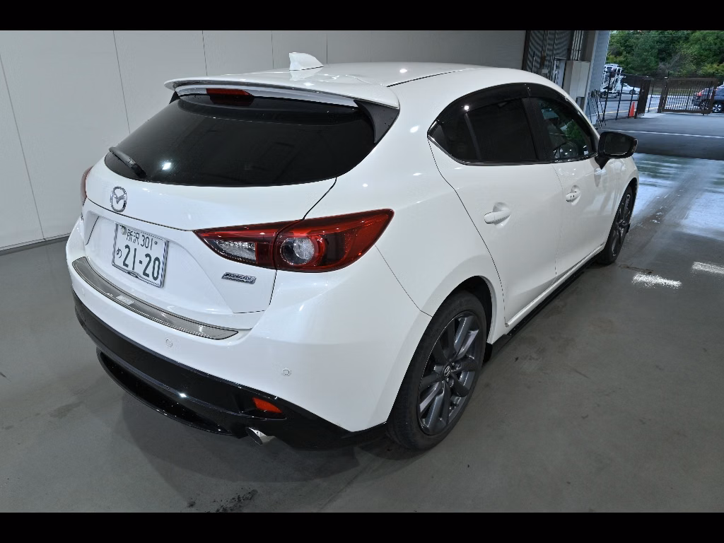 MAZDA AXELA