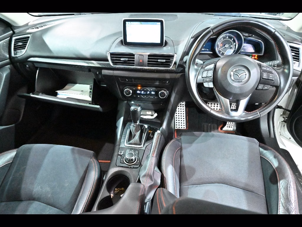 MAZDA AXELA