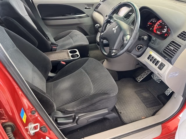 MITSUBISHI GRANDIS