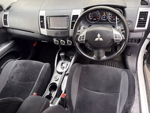 MITSUBISHI OUTLANDER