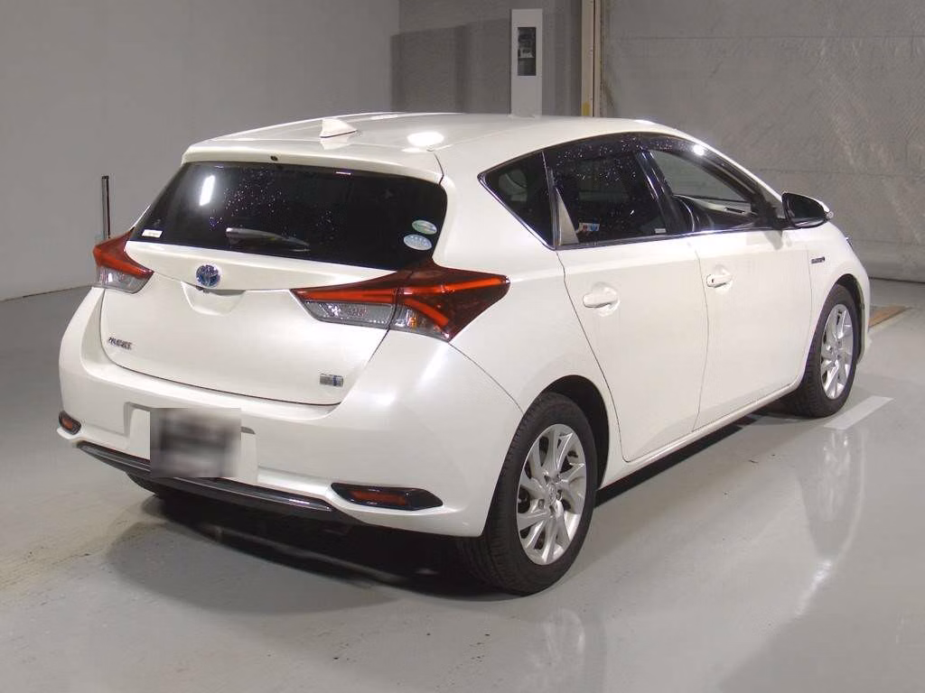 TOYOTA AURIS