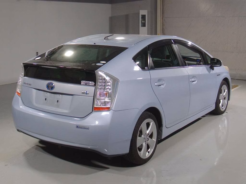 TOYOTA PRIUS